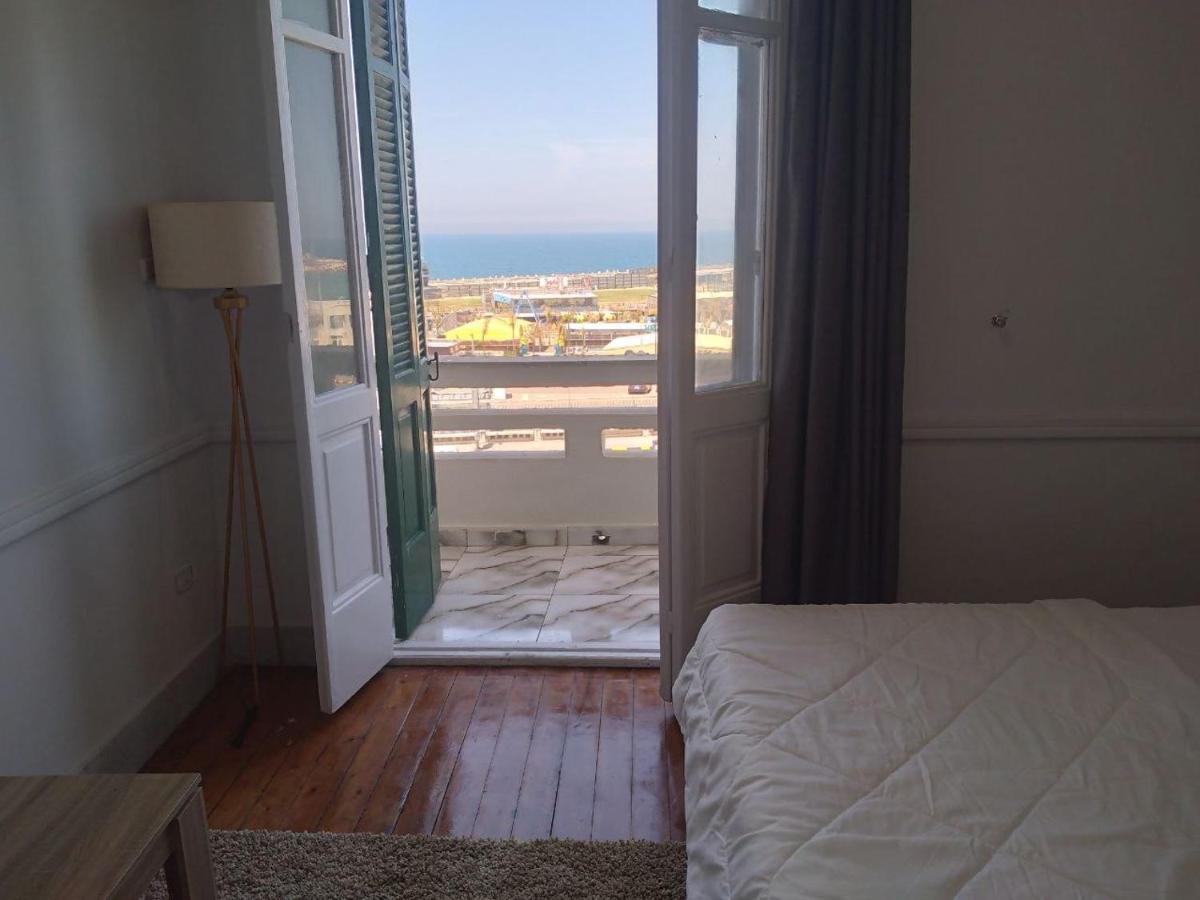 Serine Alexandria